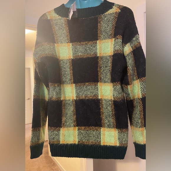 BNWT RICKI'S
Plaid Pullover Sweater - Picture 6 of 14